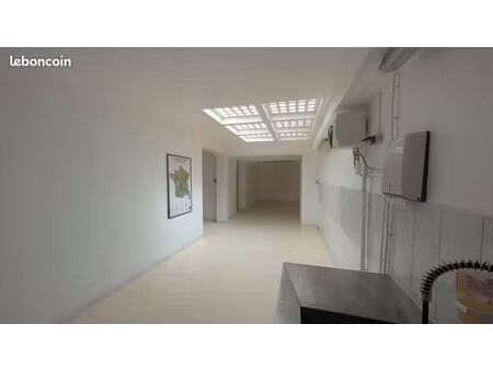 local avec chambre froide