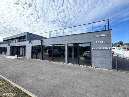 local commercial 270 m²