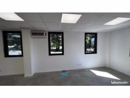 bureaux 210 m²