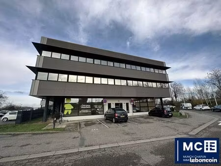 bureaux 832 m²