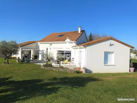 maison 9 pièces 210 m²