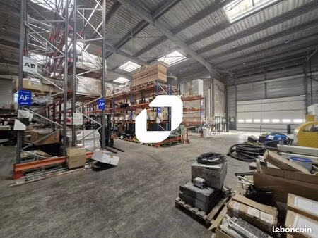 local d'activité 1 240 m²