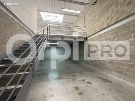 local d'activité 138 m²