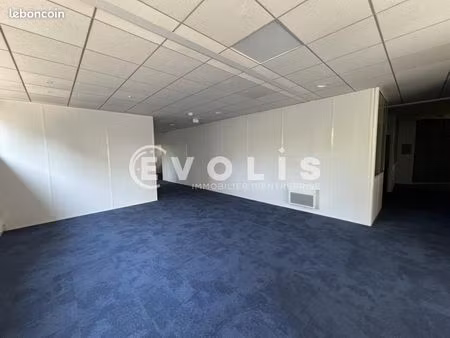 bureaux 792 m²