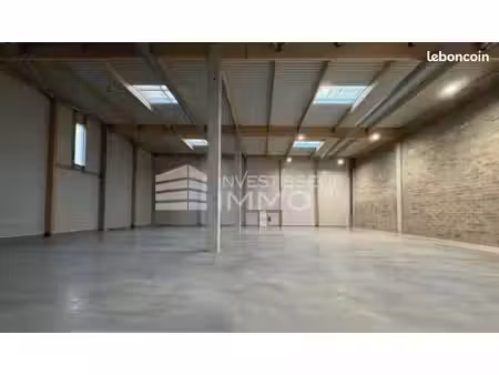 local industriel 838 m²