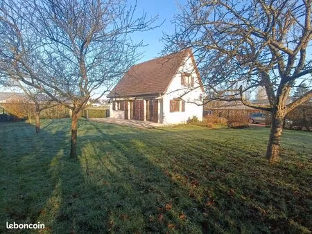 maison individuelle au calme : sous sol complet  3 chambres et garage double