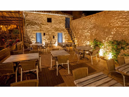 restaurant avec murs commerciaux et appartement