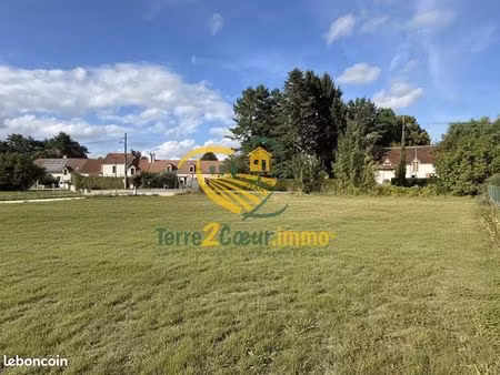 terrain 738 m² saint-germain-du-puy