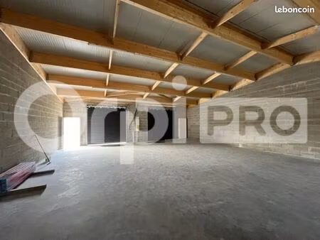 local d'activité 197 m²