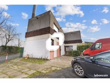 bureau 610 m²