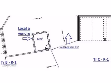 ste foy tarentaise: local reserve/rangement front de neige sous les commerces 12m2 (4x3)