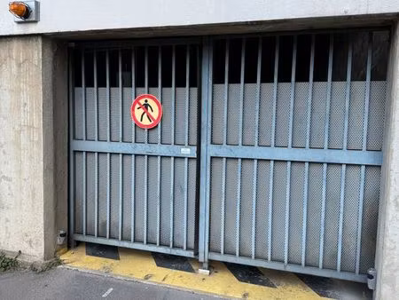 grand garage rue de la montat st etienne - proche de la gare chateaucreux