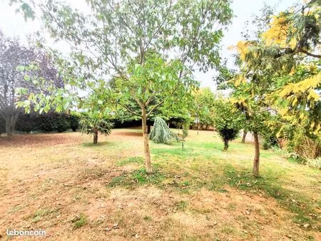 terrain 1 300 m² savigneux