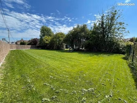 terrain petit attiches