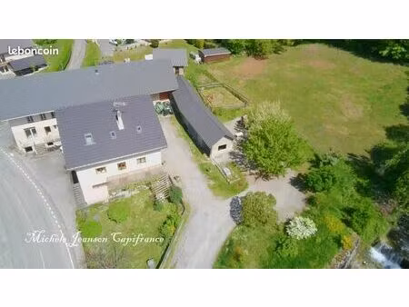 immeuble 20 pièces 439 m²