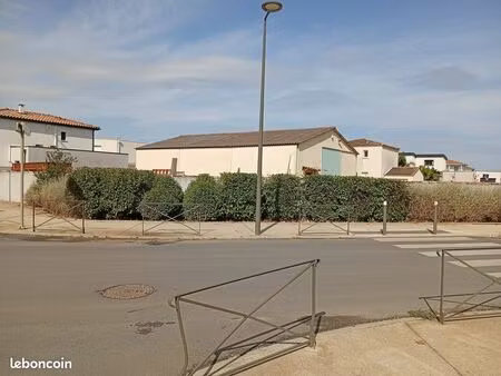 terrain constructible avec hangar