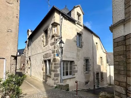 immeuble de rapport historique de 8 appartements locatifs – centre de la roche-bernard