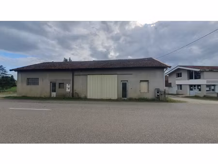 à hagetmau  garage de 213m2 à acheter