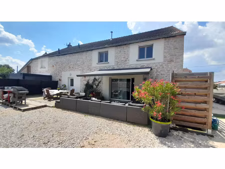 proche dole  maison 9 pièces avec garage et terrain