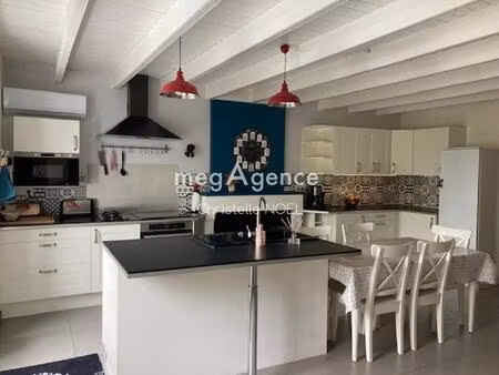 situé à la campagne  ravissante maison  au calme proche de toutes commodités