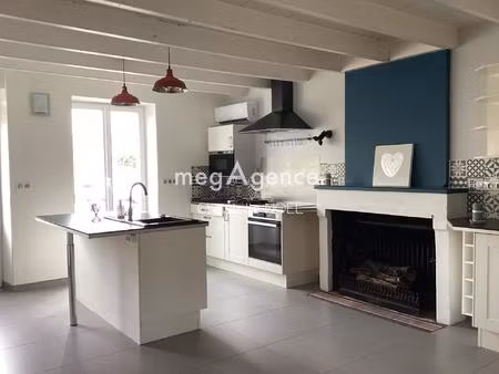 très beau potentiel pour cette grande maison vendéen idéalement situé.