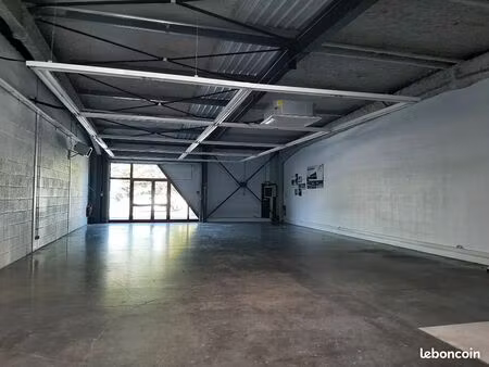 local commercial 243 m²
