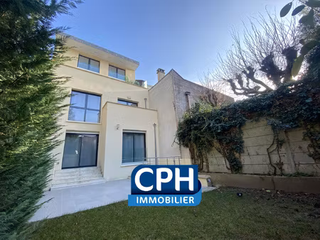 grande maison récente sur sceaux avec de très belles prestat