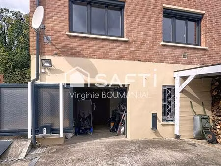 maison semi mitoyenne de 82 m2 avec sous sol et garage.