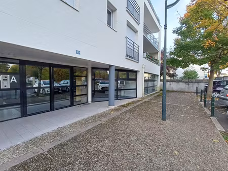 bureaux 6 pièces 119 m² à louer saint-cyr-sur-loire 37540 ? | era immobilier