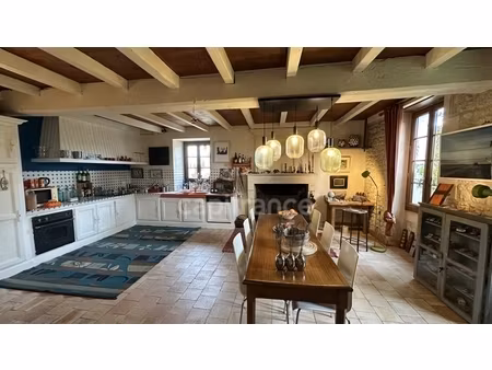 à vendre   authentique longère charentaise de 186 m² habitables avec grand terrain arboré 