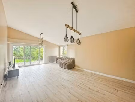 pavillon familial 102 m² sur sous-sol complet avec dépendance ? floing