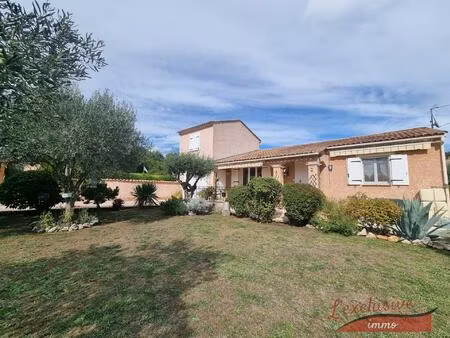 a régusse  charmante villa avec piscine et garage