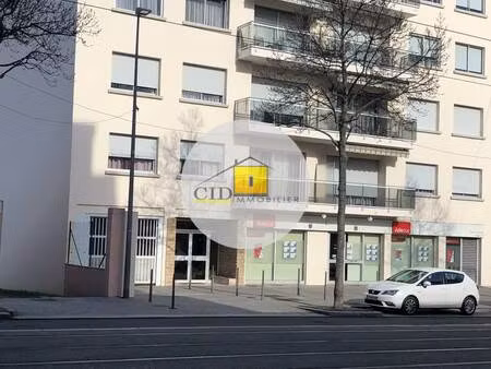 location local commercial 37m² bron 69500