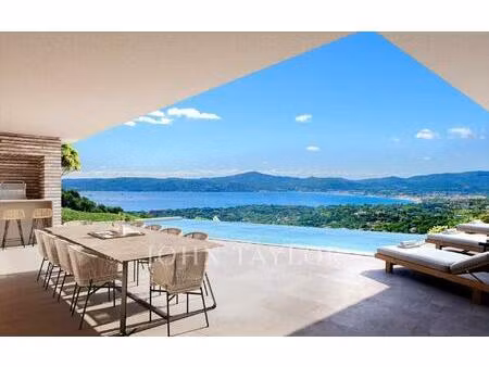 villa moderne et lumineuse avec vue mer