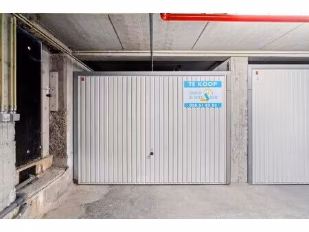 ruime garage vlakbij centrum sint-idesbald