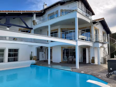 villa avec vue mer  piscine et dépendance côte basque