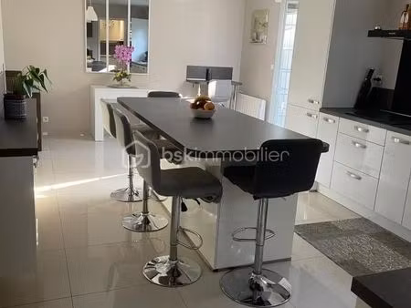 propriété 7 pièces 179 m²