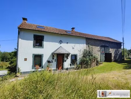 charmante longère  ses dépendances et son agréable jardin.