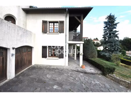 maison à saint symphorien sur coise de 198 m² sur un terrain de 1054 m²