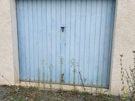 parking / box poitiers 13 m2