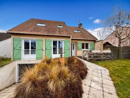 maison familiale avec chambre au rez-de-chaussée – sous-sol total – écoles à pied
