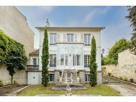 maison de luxe à vendre dans le quartier thierry-saint cloud