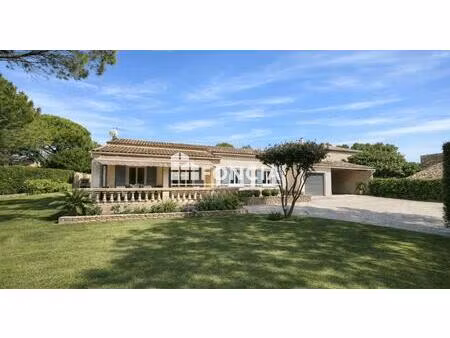 à seulement 3 km d’uzès  belle villa avec piscine et terrain arboré