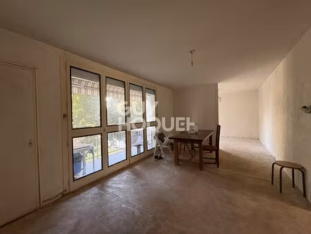 spacieux t5 à rénover de 105 51 m² avec balcons et cave