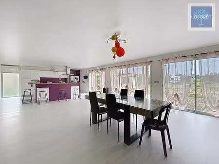 maison 5 chambres avec garage d'environ 230 m2