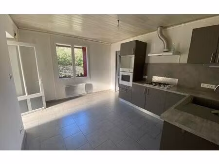 location appartement  m² t-2 à les mages  690 €
