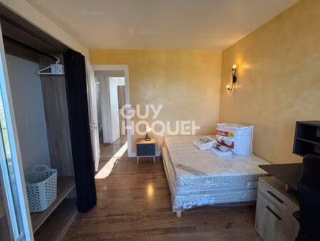 chambre en colocation meublée avec balcon privatif à louer dans un appartement de 97 35m² 