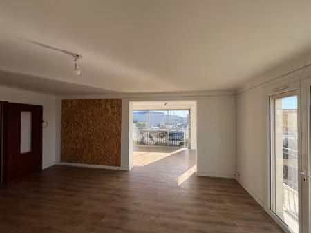 - local professionnel - la farlède