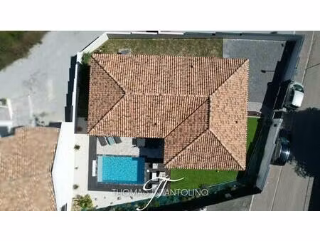 en exclusivite - plain pied - 4 faces - 4 chambres - piscine - garage