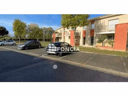 castelnau d’estretefond : en rez de jardin avec terrasse et deux places de parking